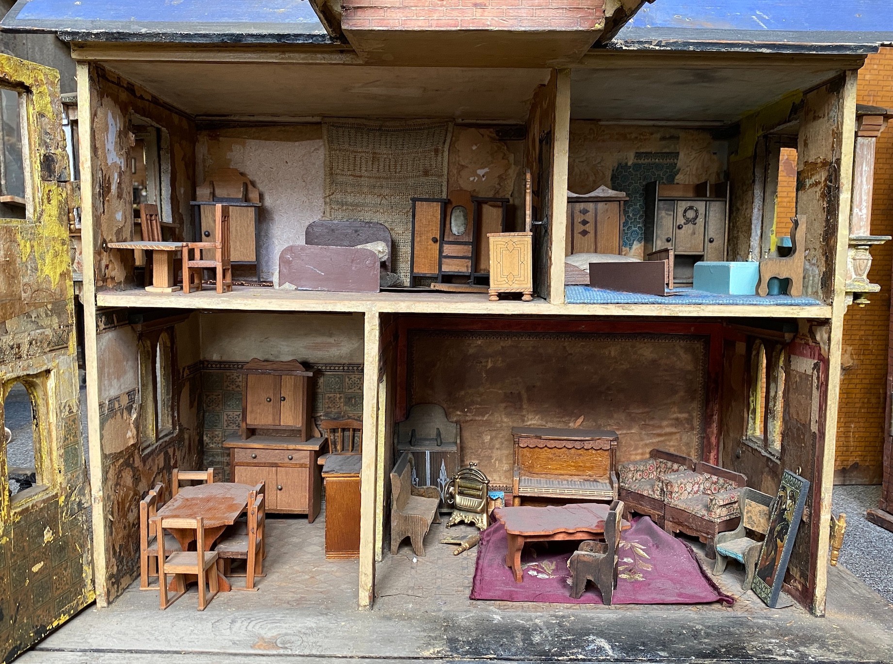 A Moritz Gottschalk ‘blue roof’ furnished dolls’ house, c.1893-94